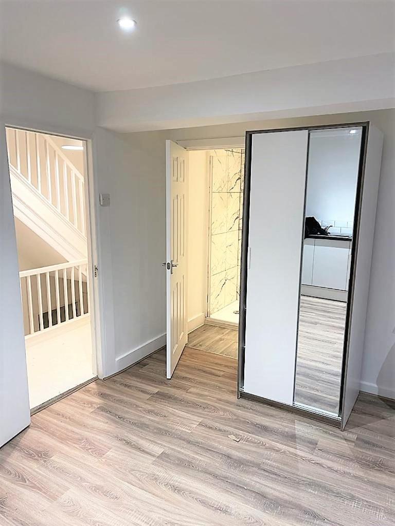 Goodge Street Apartments Лондон Екстериор снимка