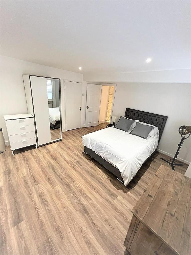 Goodge Street Apartments Лондон Екстериор снимка